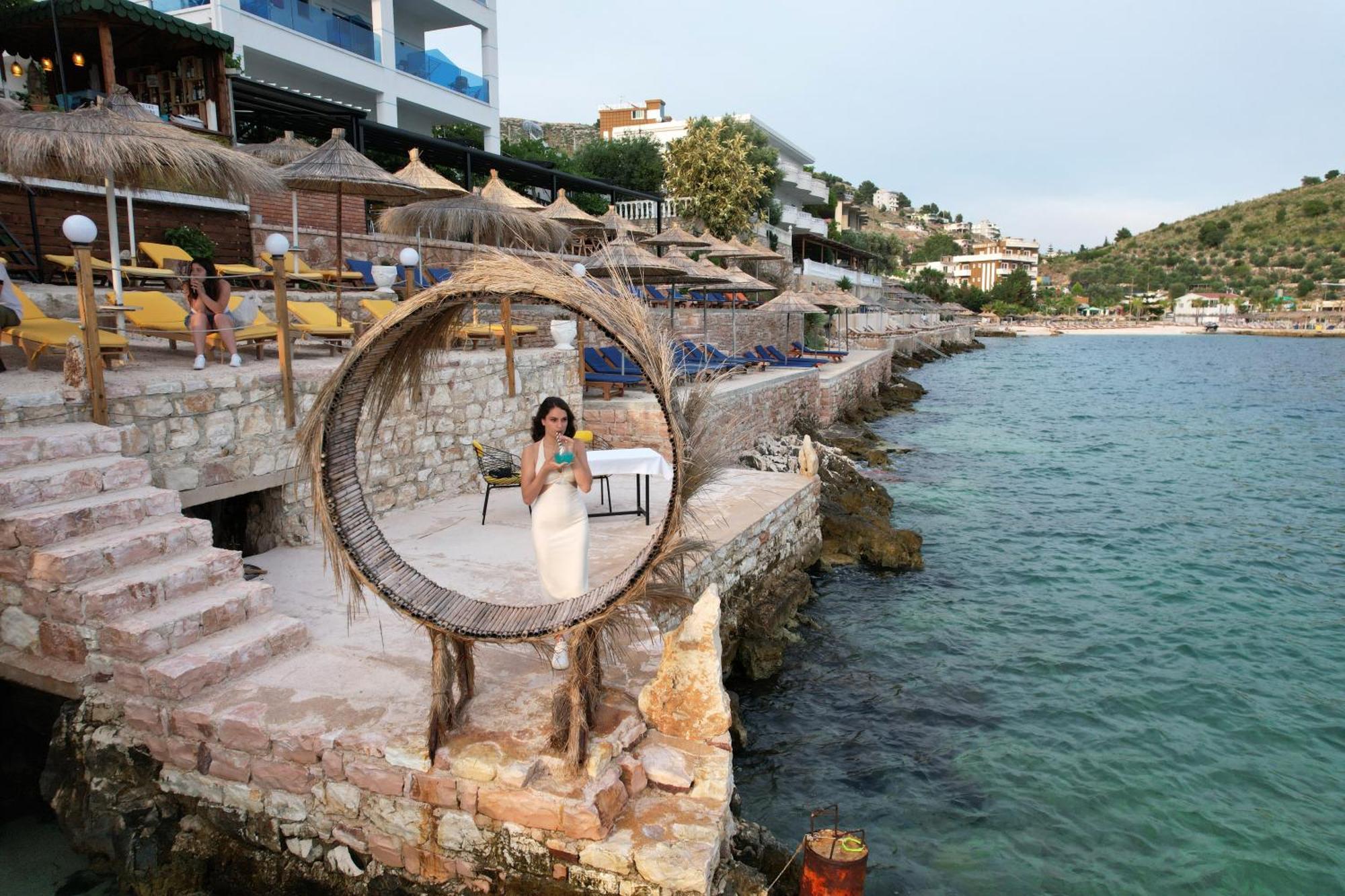 Hotel Nili Deluxe Sarandë Exterior foto